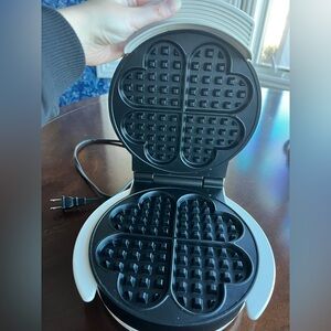 Vintage Black & Decker "Sweet Hearts" Waffle Maker